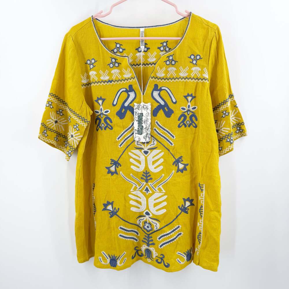 Monoreno Tunic Top Size Small NWT Embroidered Boho Bohemian Resort Travel Blouse
